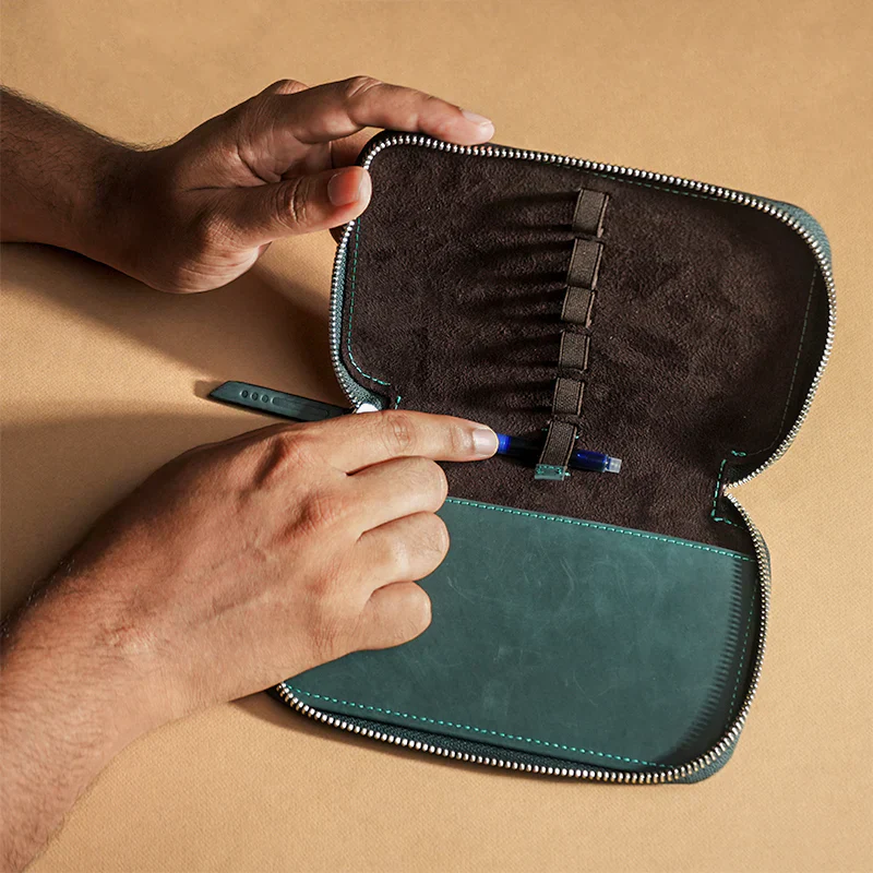Endless Labs.07 - Companion Leather Adjustable Pen Pouch - 5 Pens - Mystic Green - Image 7