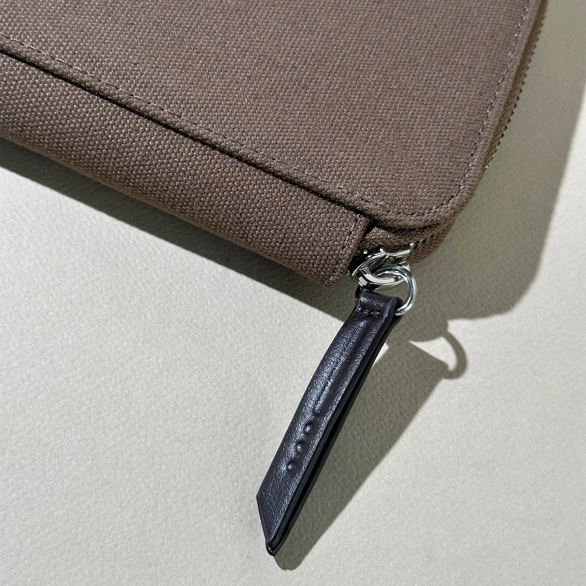 Endless Labs.11 - Companion Adjustable Pen Pouch Canvas - 5 Pens - Cacao Brown - Image 3